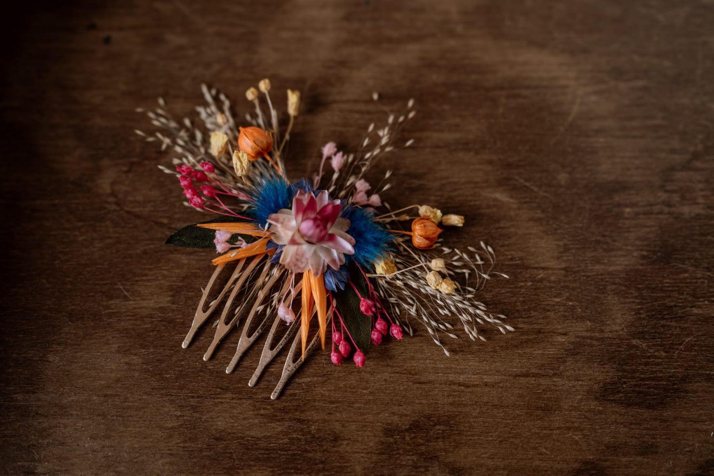 Metalen haarkam van droogbloemen - eigen kleuren