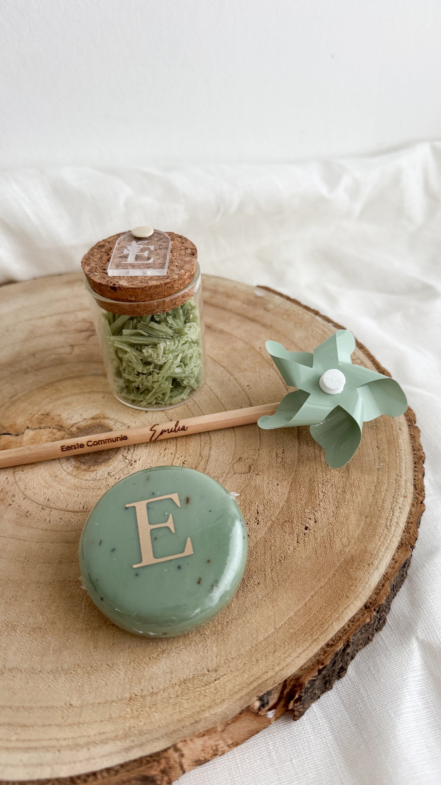 Potje met naamlabel en zeepvlokken - saliegroen