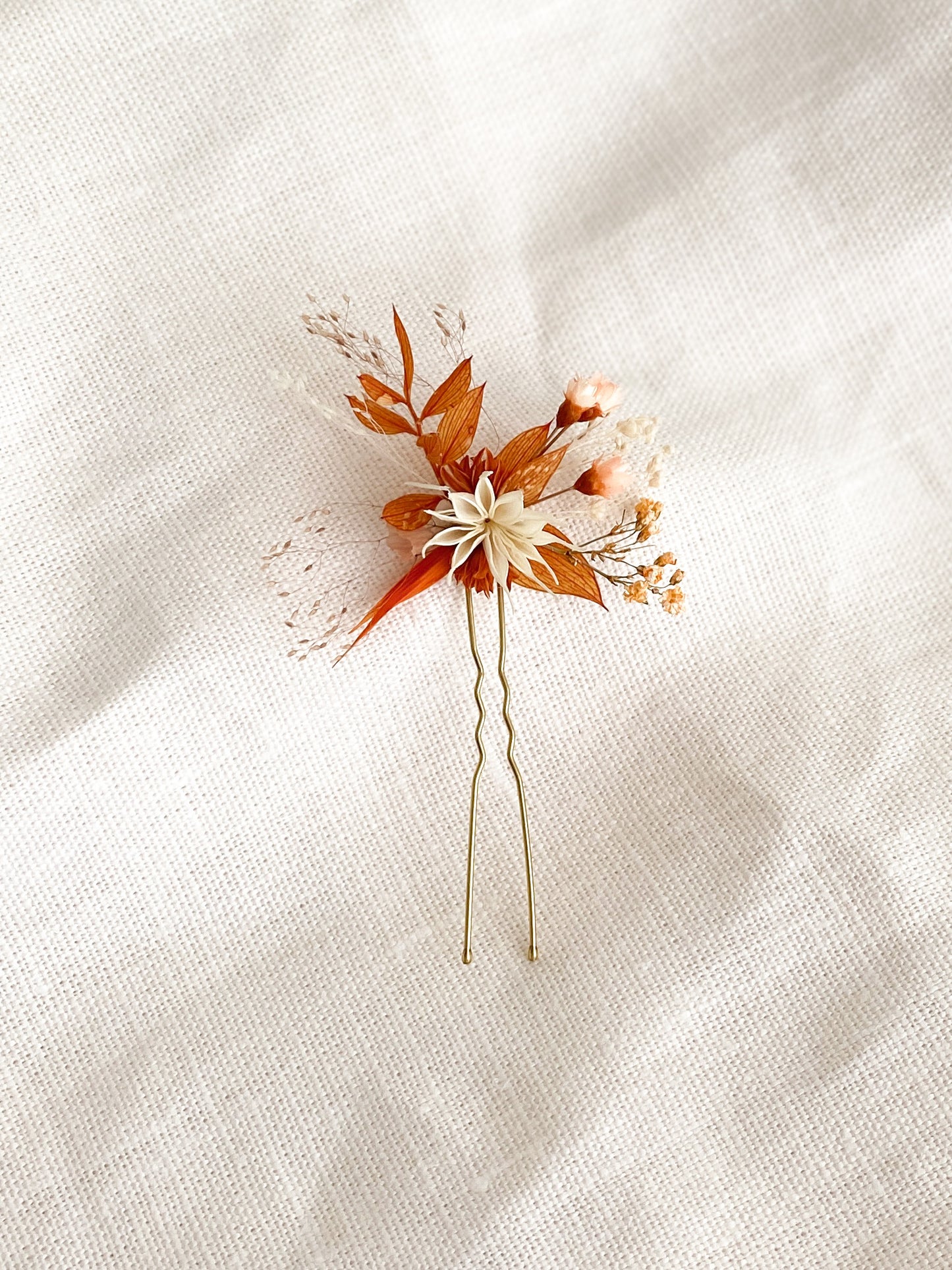 Haarspeldje van droogbloemen - eigen kleuren