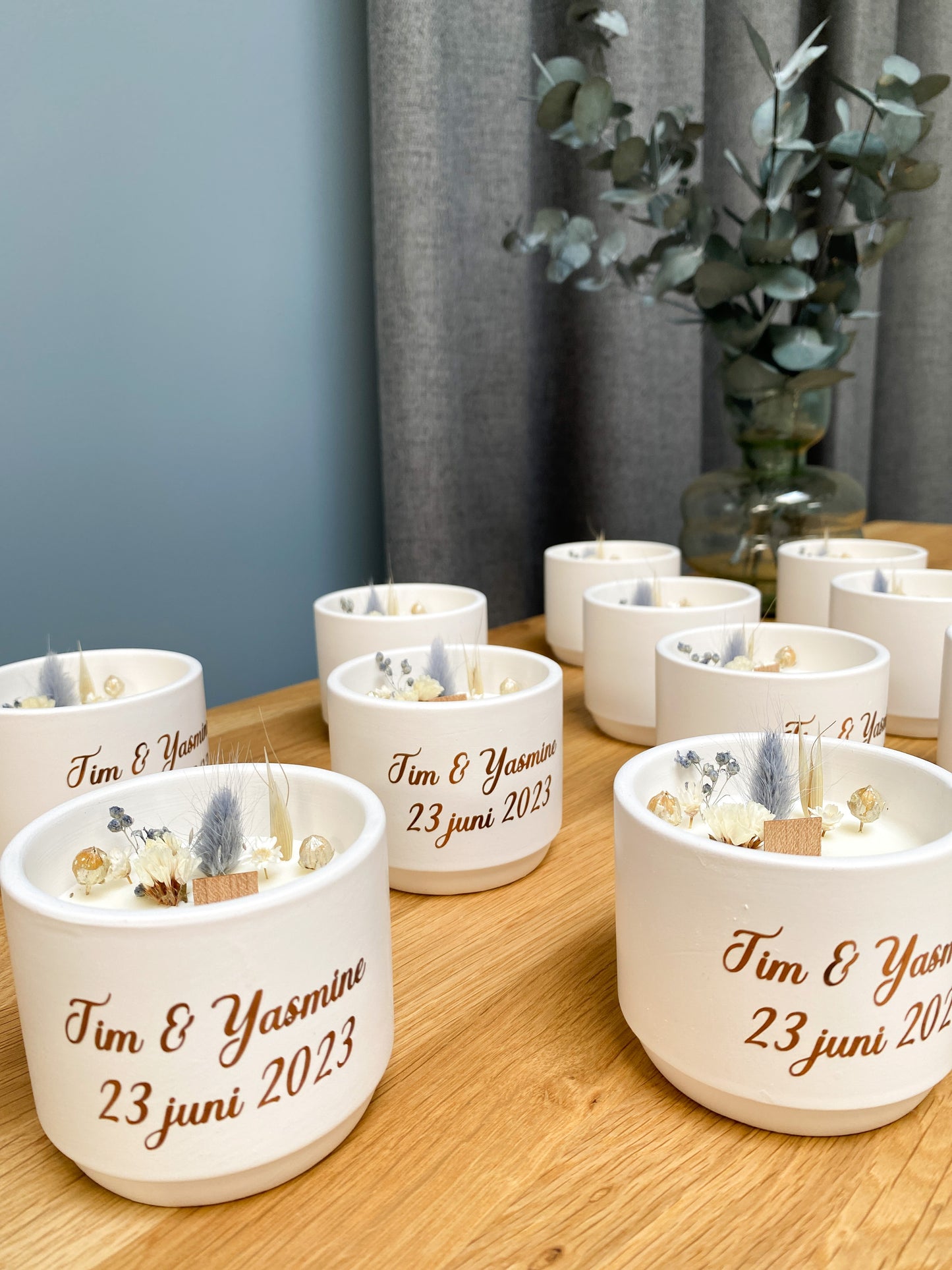 Gepersonaliseerde geurkaars met droogbloemen