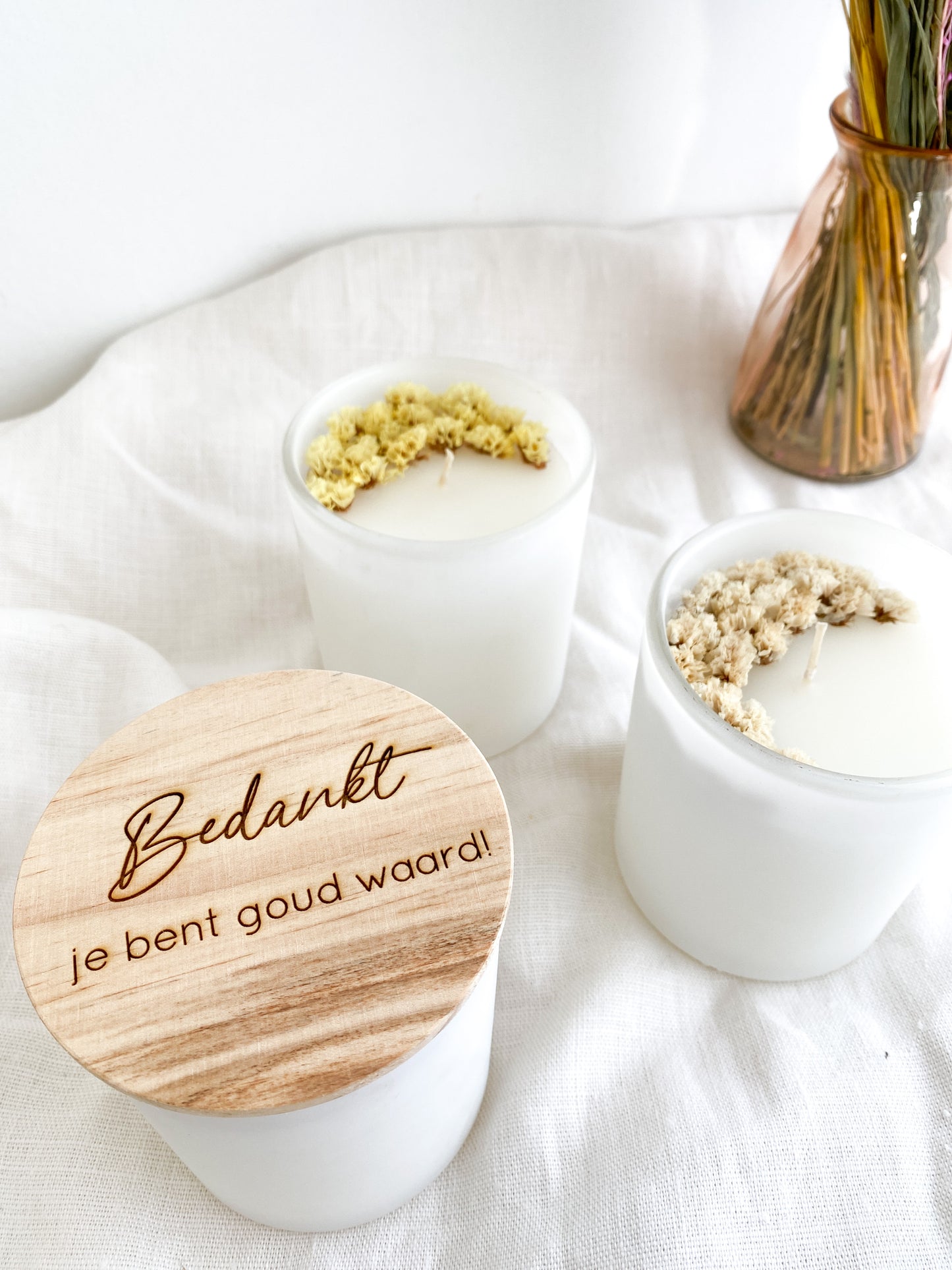 Bougie parfumée avec fleurs séchées et votre propre texte