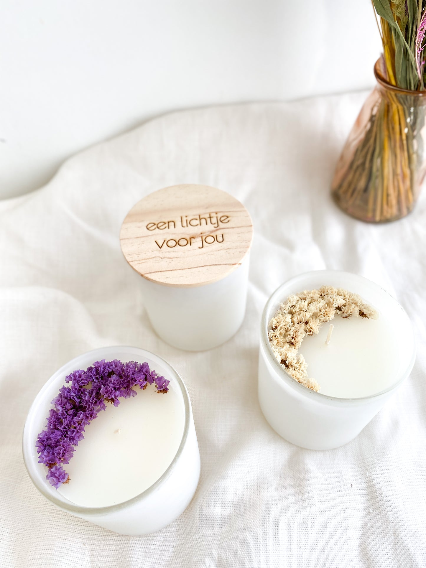 Bougie parfumée avec fleurs séchées et votre propre texte