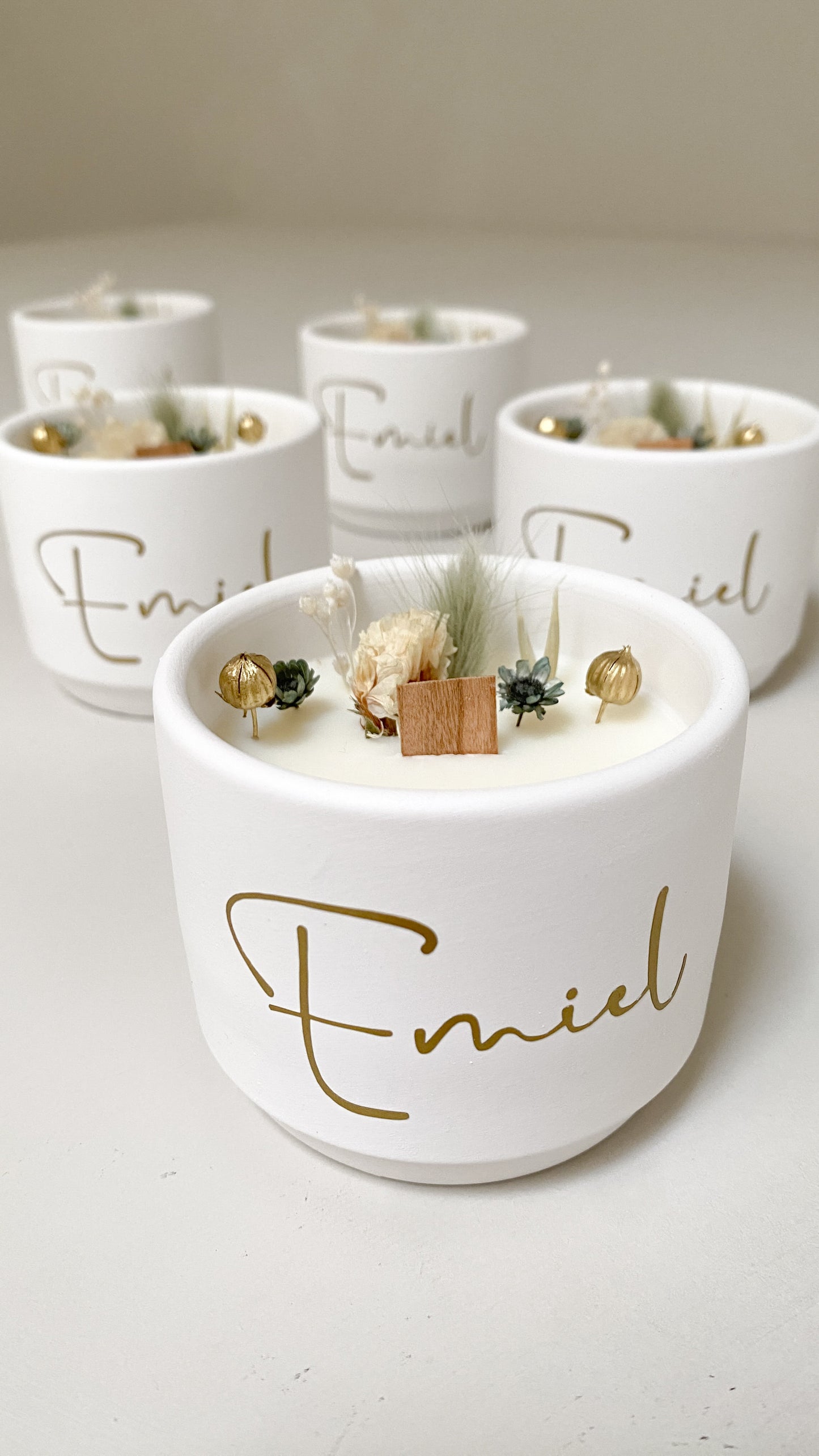 Gepersonaliseerde geurkaars met droogbloemen