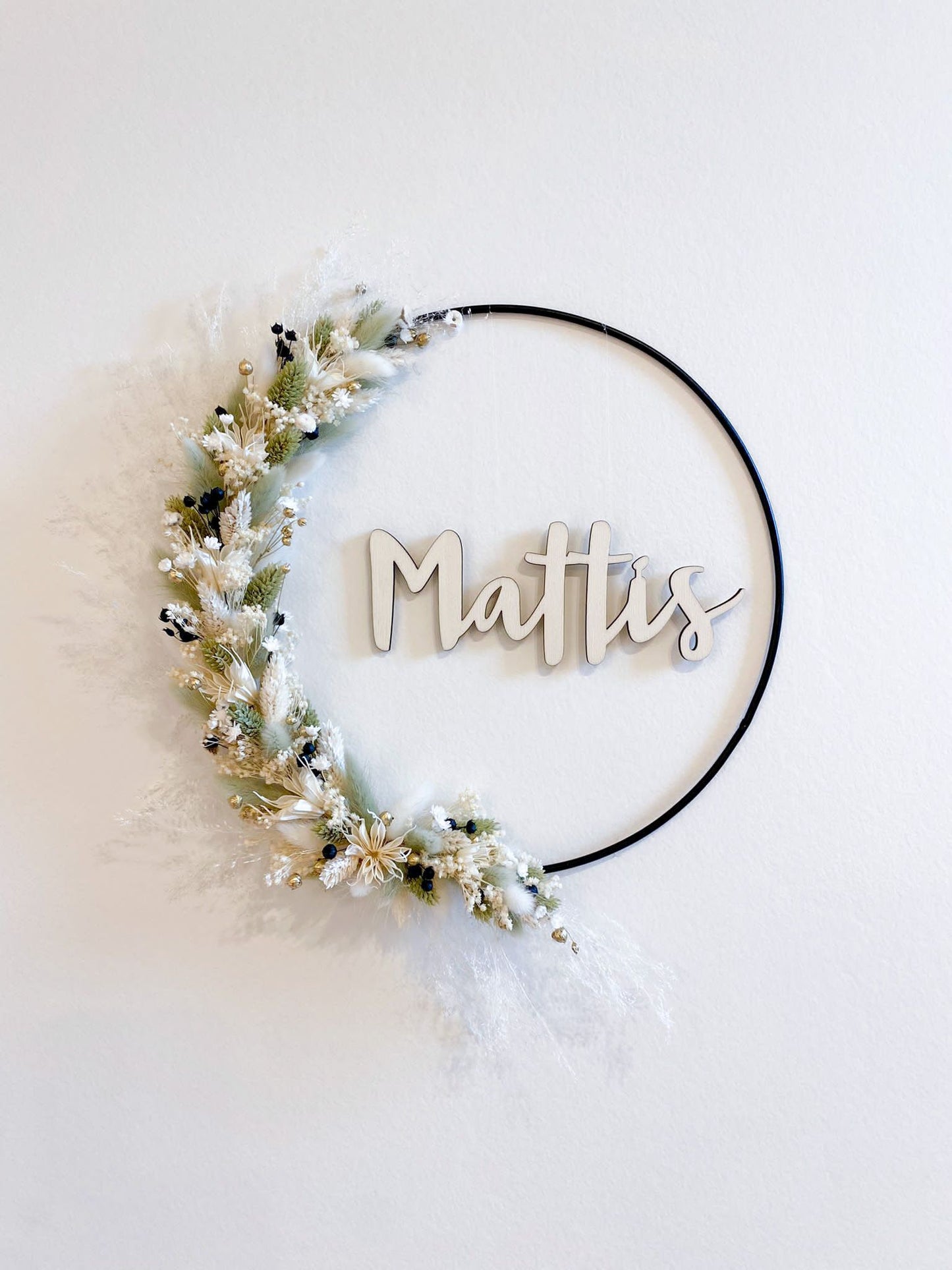 Couronne de fleurs séchées à suspendre avec prénom en bois 25, 30 ou 40 cm