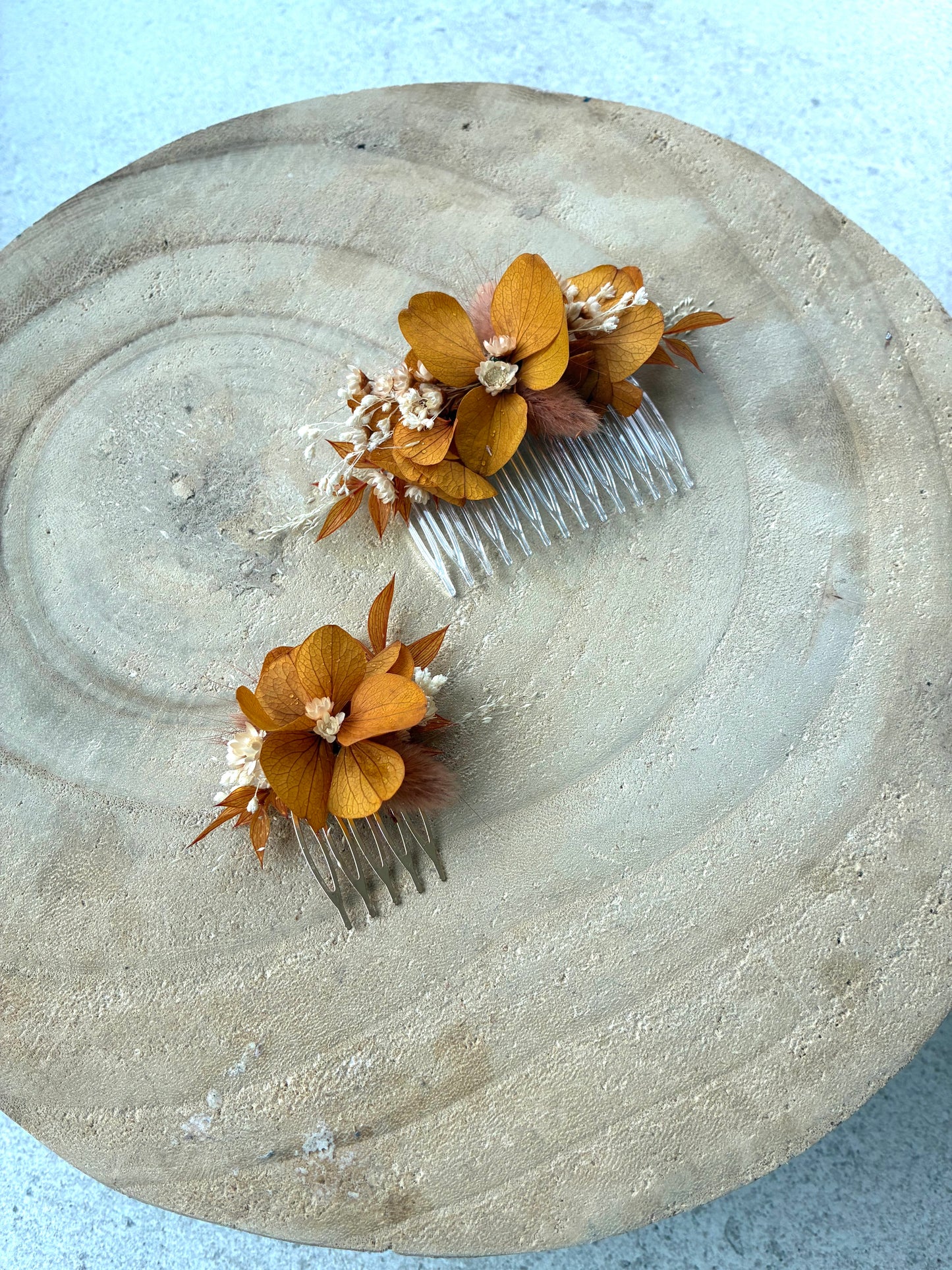 Haarkam van droogbloemen - terracotta