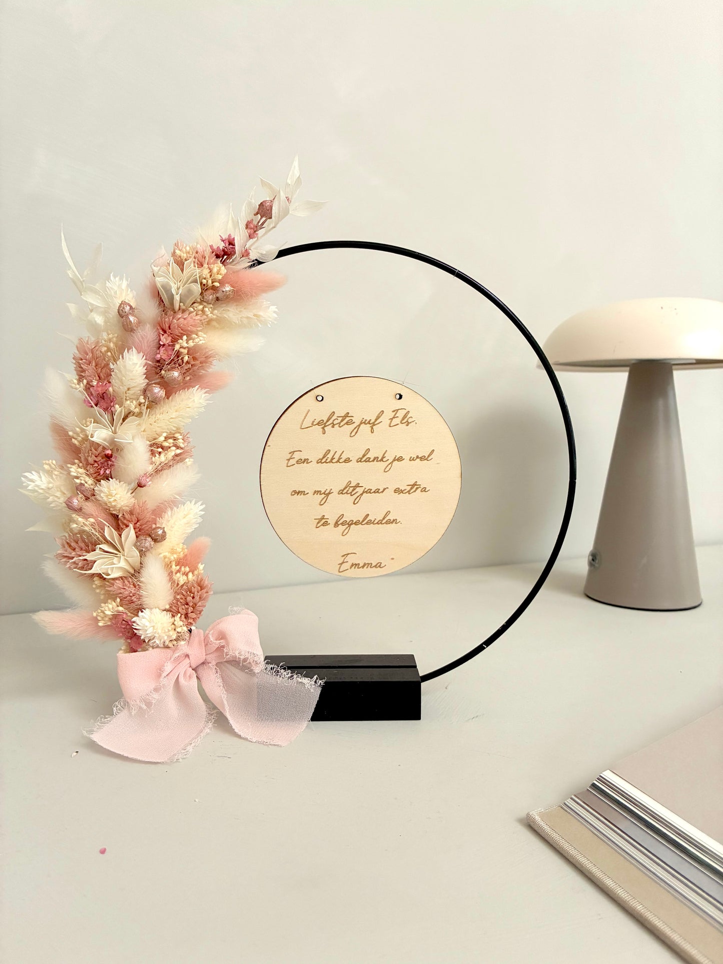 Couronne de fleurs séchées pour le professeur