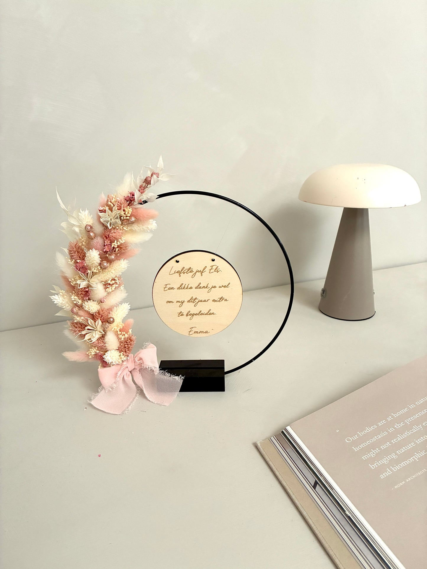 Couronne de fleurs séchées pour le professeur